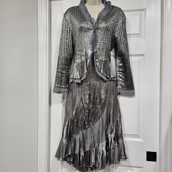 Chic Metallic Pleated Skirt Set - Picture 1 of 11